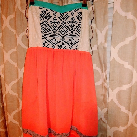 Bright and unique mini dress - Picture 2 of 6